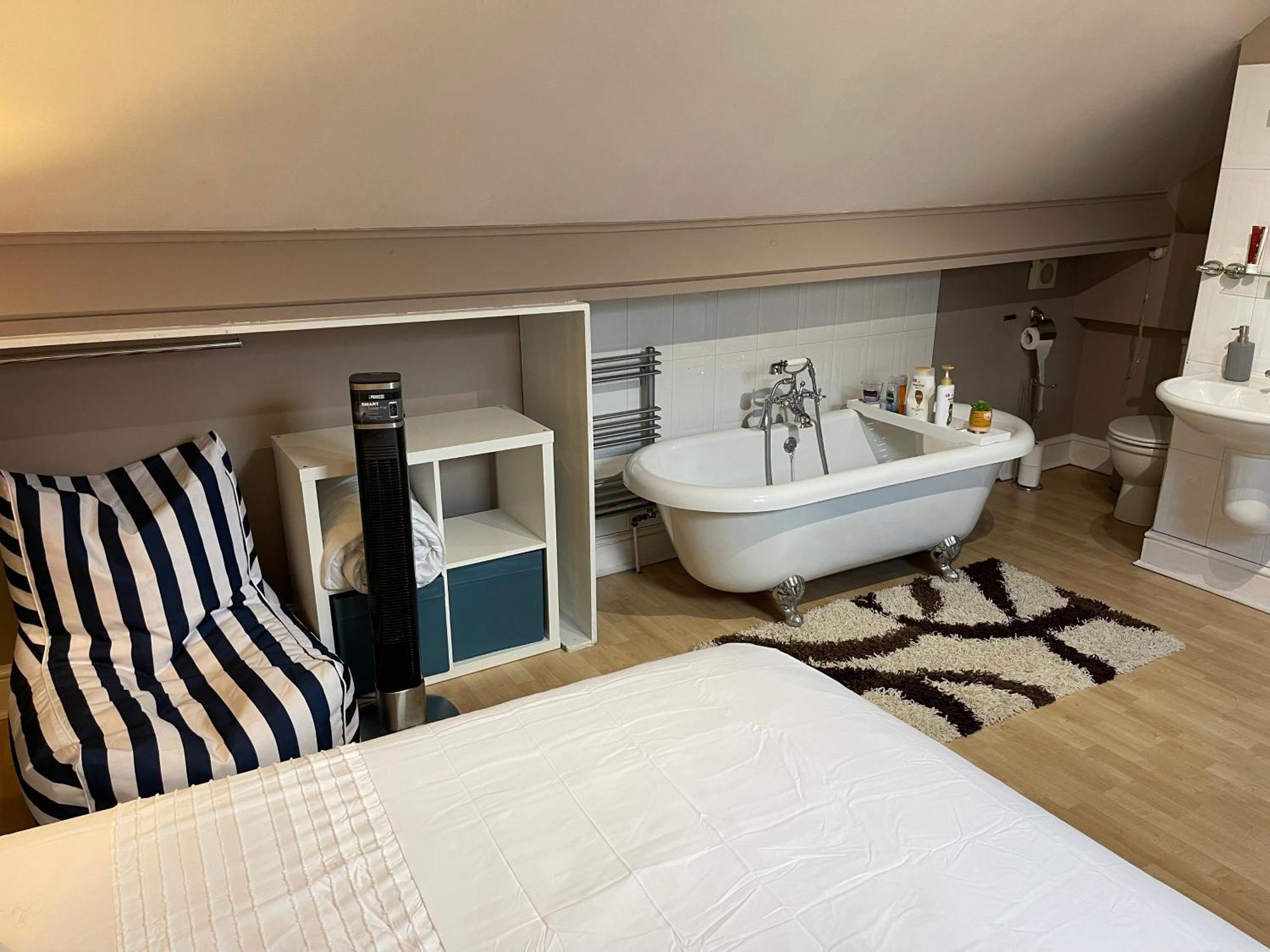 Walpole House Homestay London